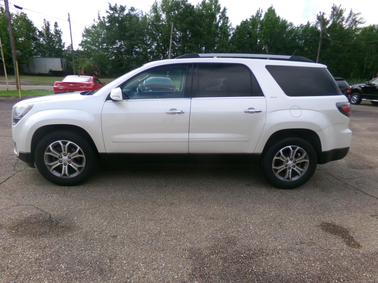 2015 White /Brown GMC Acadia SLT (1GKKRRKD4FJ) with an 3.6L engine, automatic transmission, located at 401 First NE, Bearden, AR, 71720, (870) 687-3414, 33.726528, -92.611519 - Photo#1